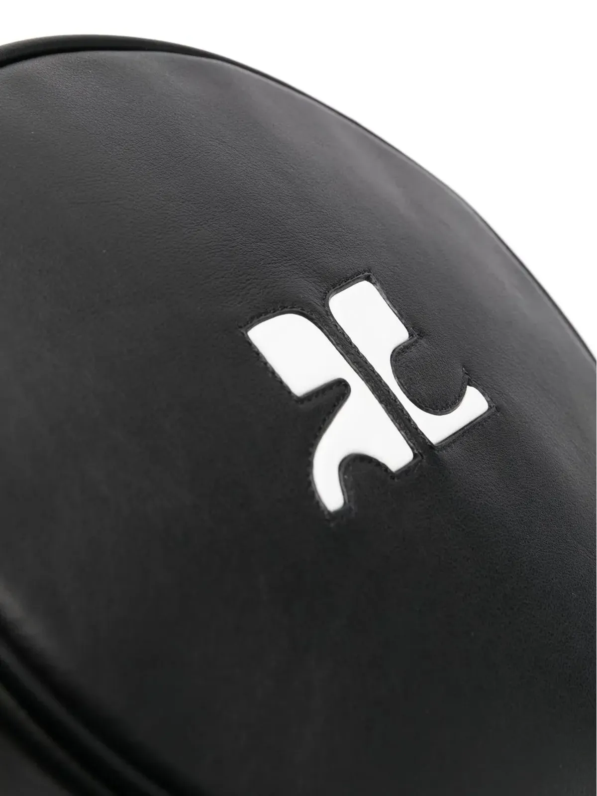 Courrèges ロゴエンボス ラウンド型クロスボディバッグ - 画像5