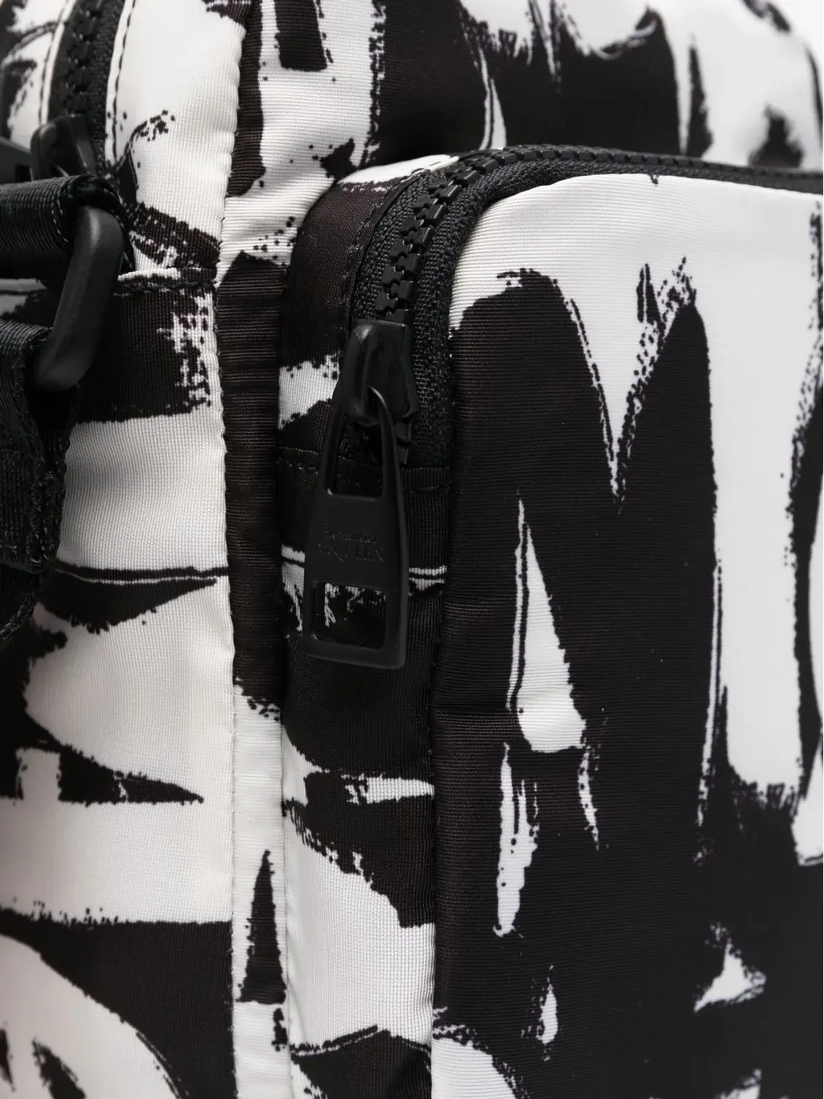Alexander McQueen グラフィティプリント メッセンジャーバッグ - 画像4