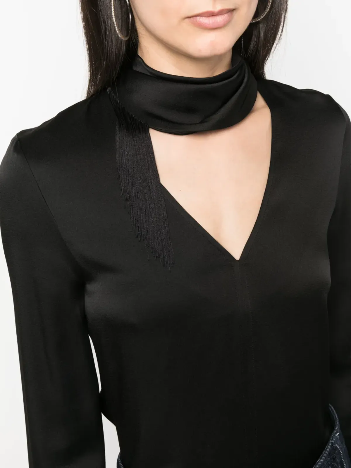 Victoria Beckham Vネック フリンジ付き サテン ブラウス - ブラック - 画像5