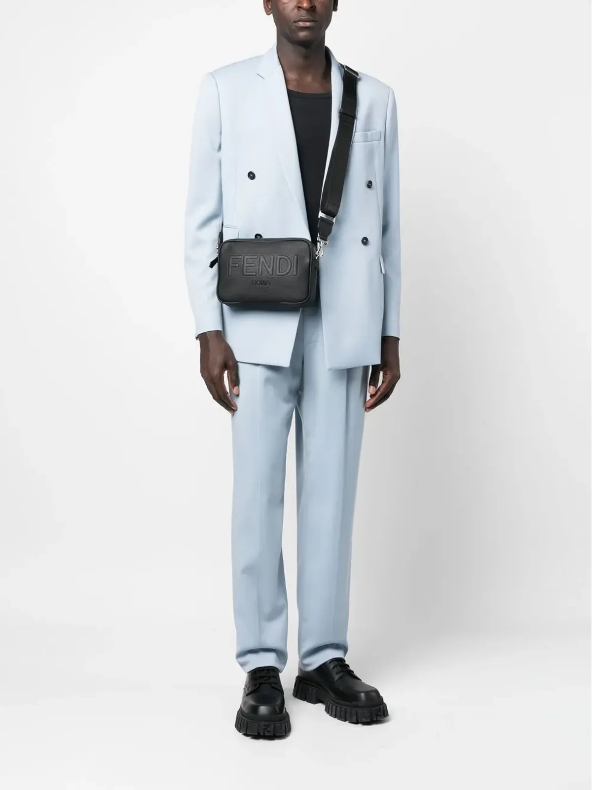 FENDI エンボスロゴ ショルダーバッグ（ブラック） - 画像2