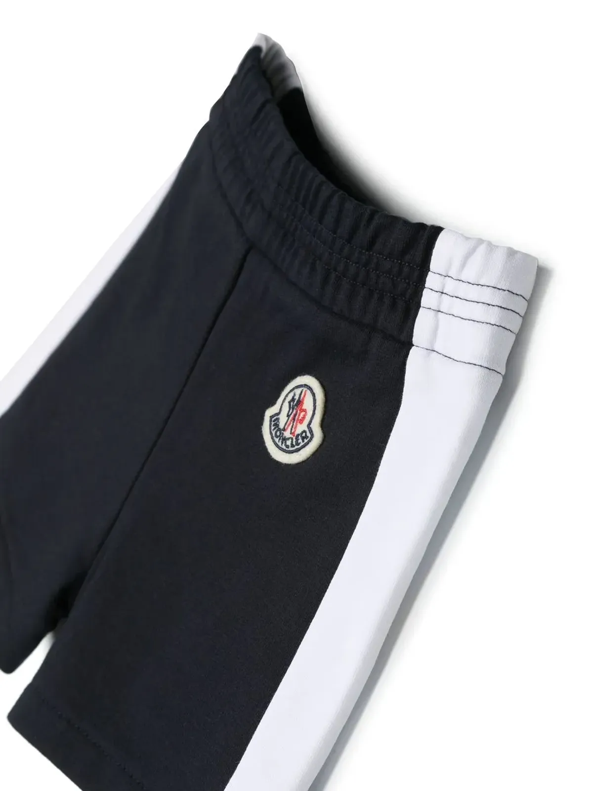 Moncler Enfant ロゴパッチ付きコットントラックショーツ - 画像3