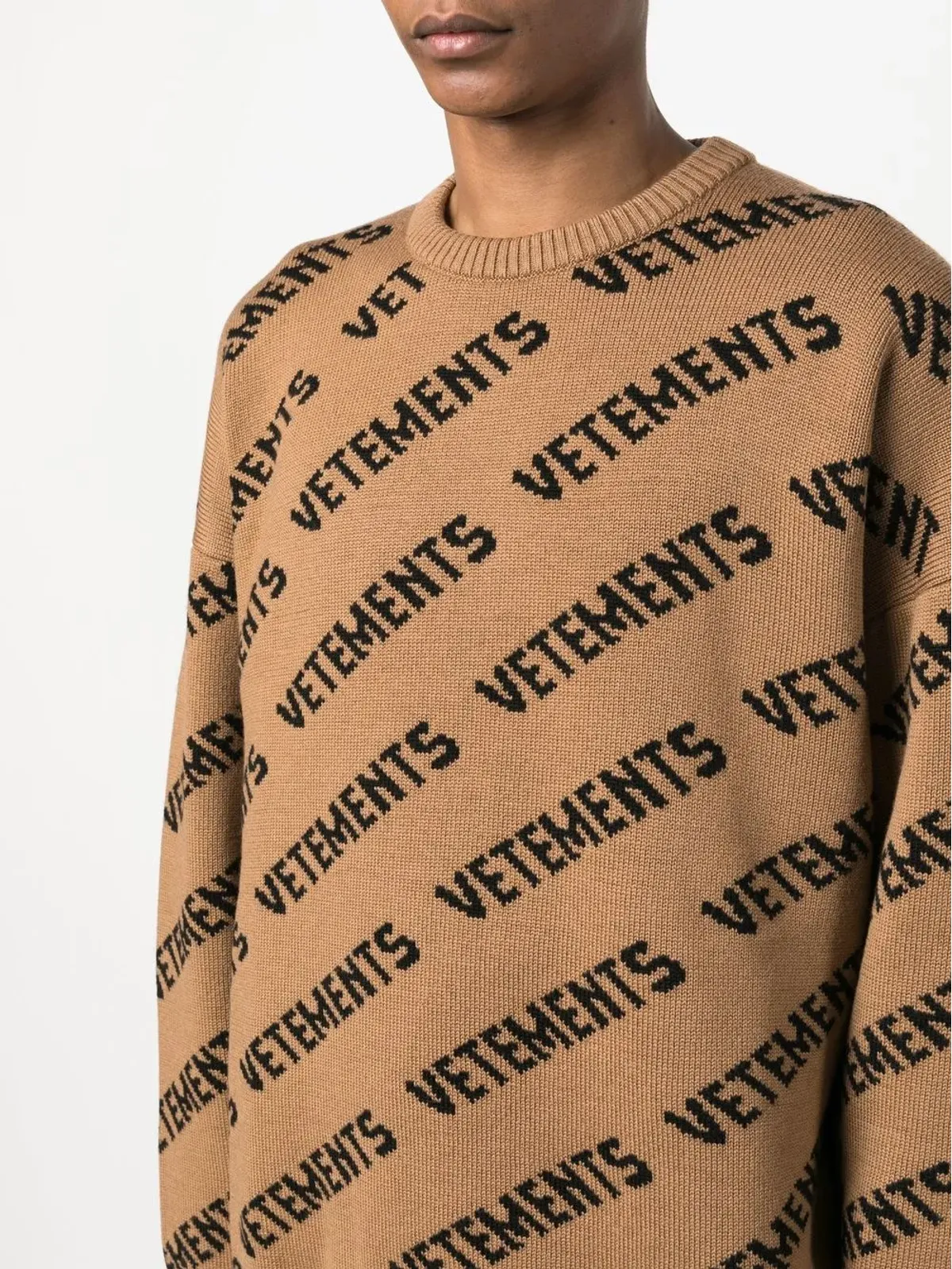 VETEMENTS ロゴプリント・インターシアニットジャンパー ブラウン - 画像5
