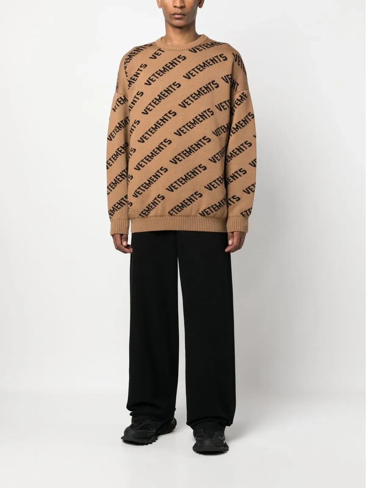 VETEMENTS ロゴプリント・インターシアニットジャンパー ブラウン - 画像2