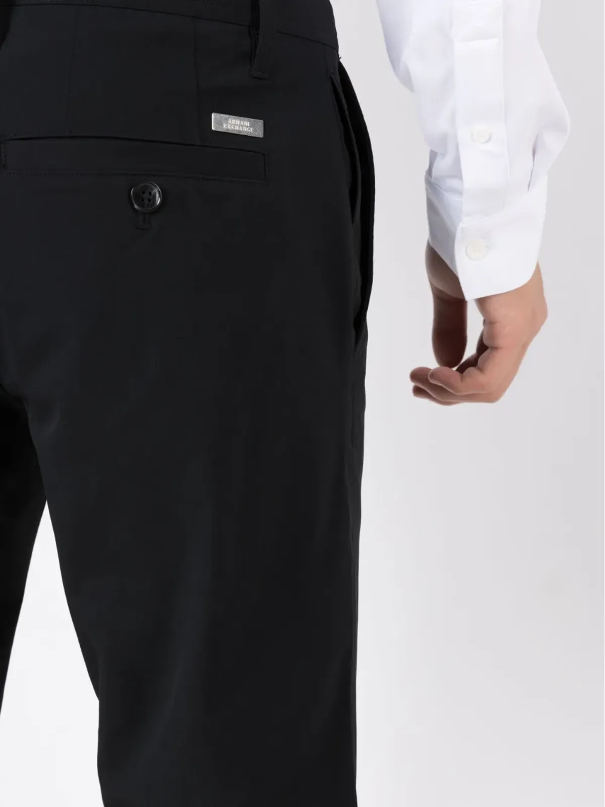 Armani Exchange ミッドライズ テーパードパンツ - ブラック - 画像5