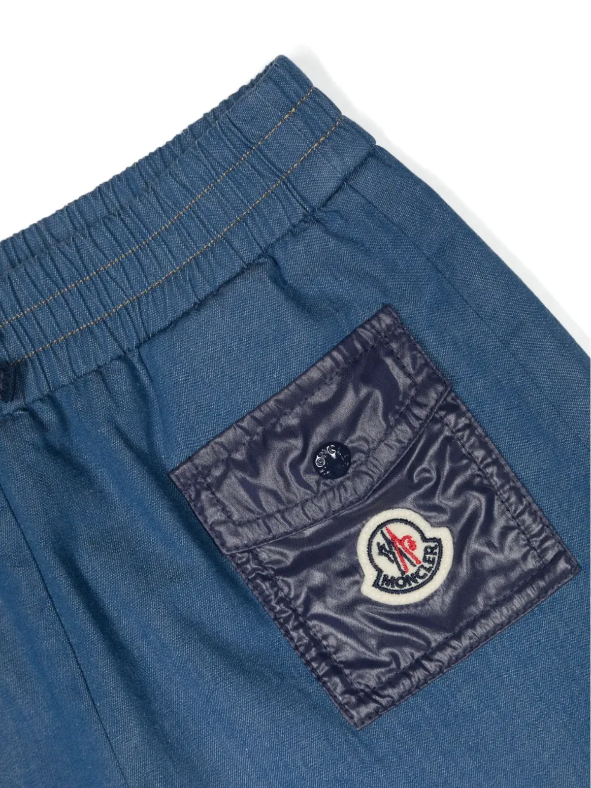 Moncler Enfant エラスティックウエスト ロゴパッチ ショーツ ブルー - 画像3