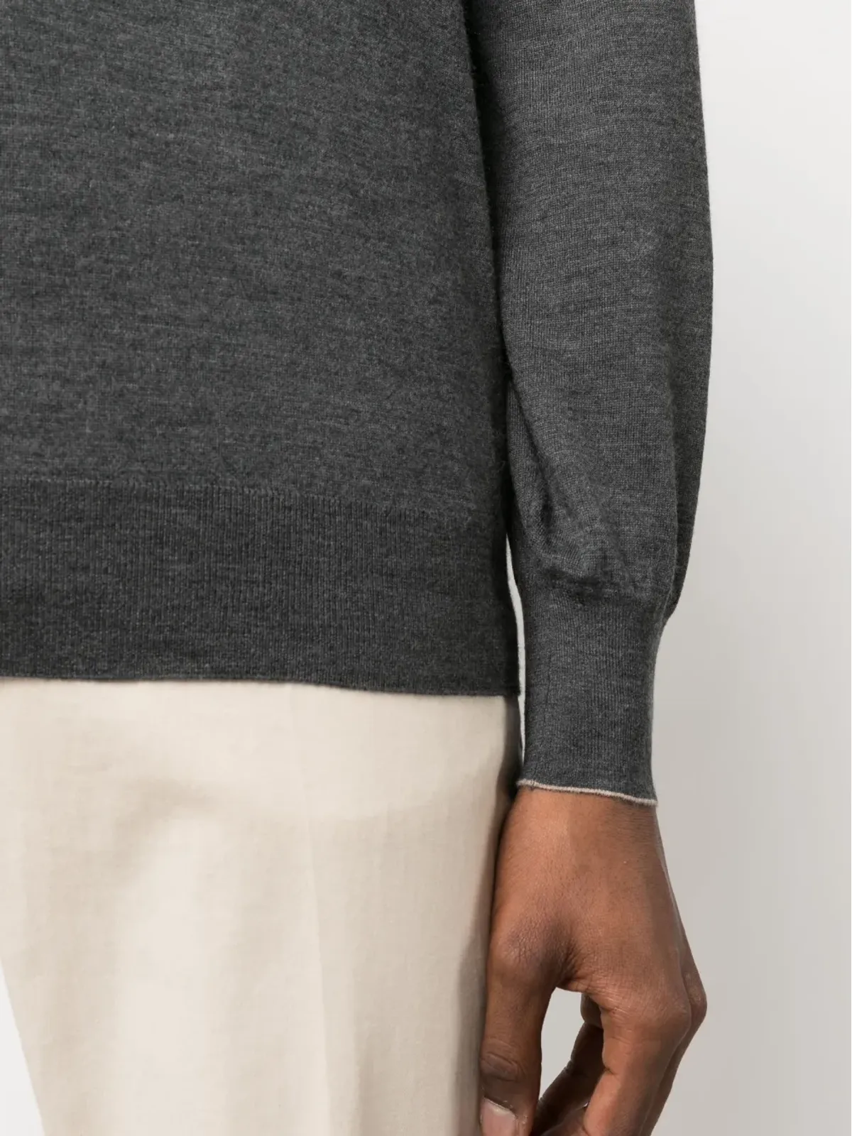 Brunello Cucinelli Vネック細畔編みセーター（グレー） - 画像5
