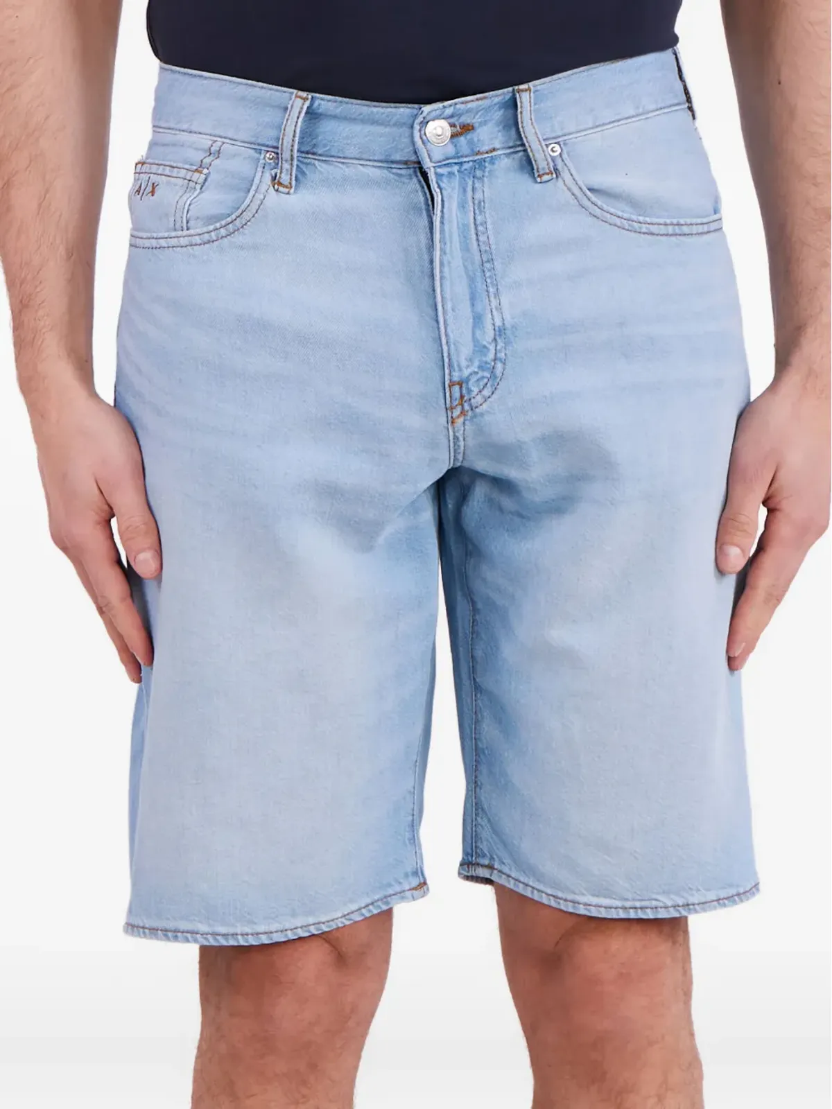 Armani Exchange ロゴパッチ デニムショーツ - 画像4