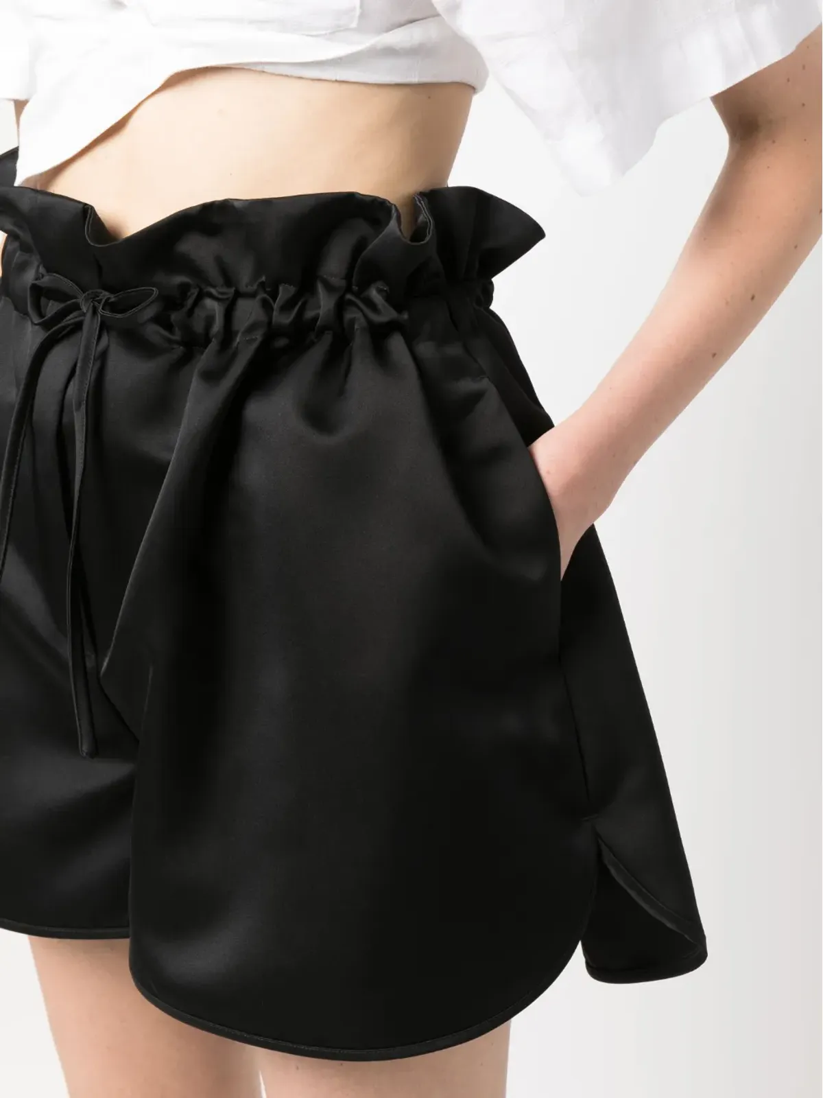 Erika Cavallini サテン仕上げドローストリングショートパンツ - 画像5