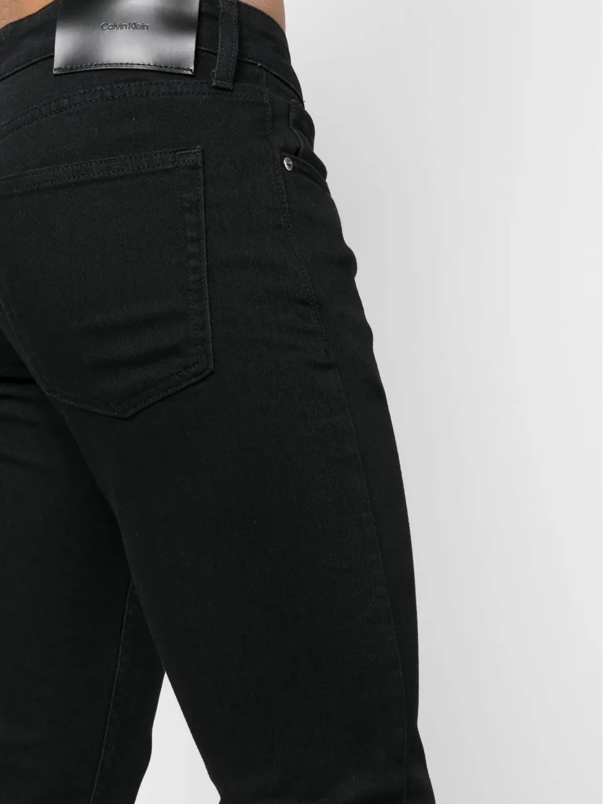 Calvin Klein スリムフィットミッドライズジーンズ ブラック - 画像5