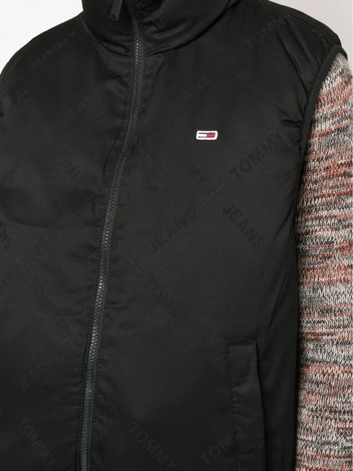 Tommy Jeans ロゴプリント ハイネック ジレ - 画像5