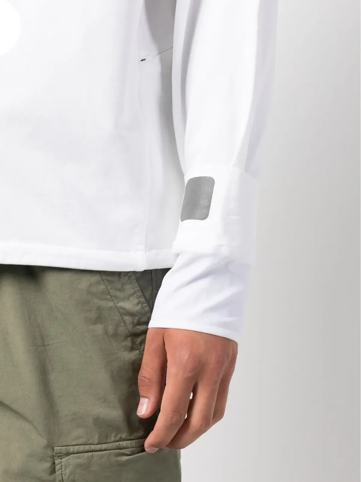 C.P. Company ロゴパッチ長袖フーディ - 画像5