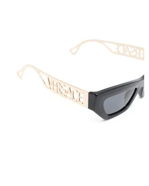 Versace Eyewear ロゴプレートキャットアイサングラス - ブラック - サムネイル2