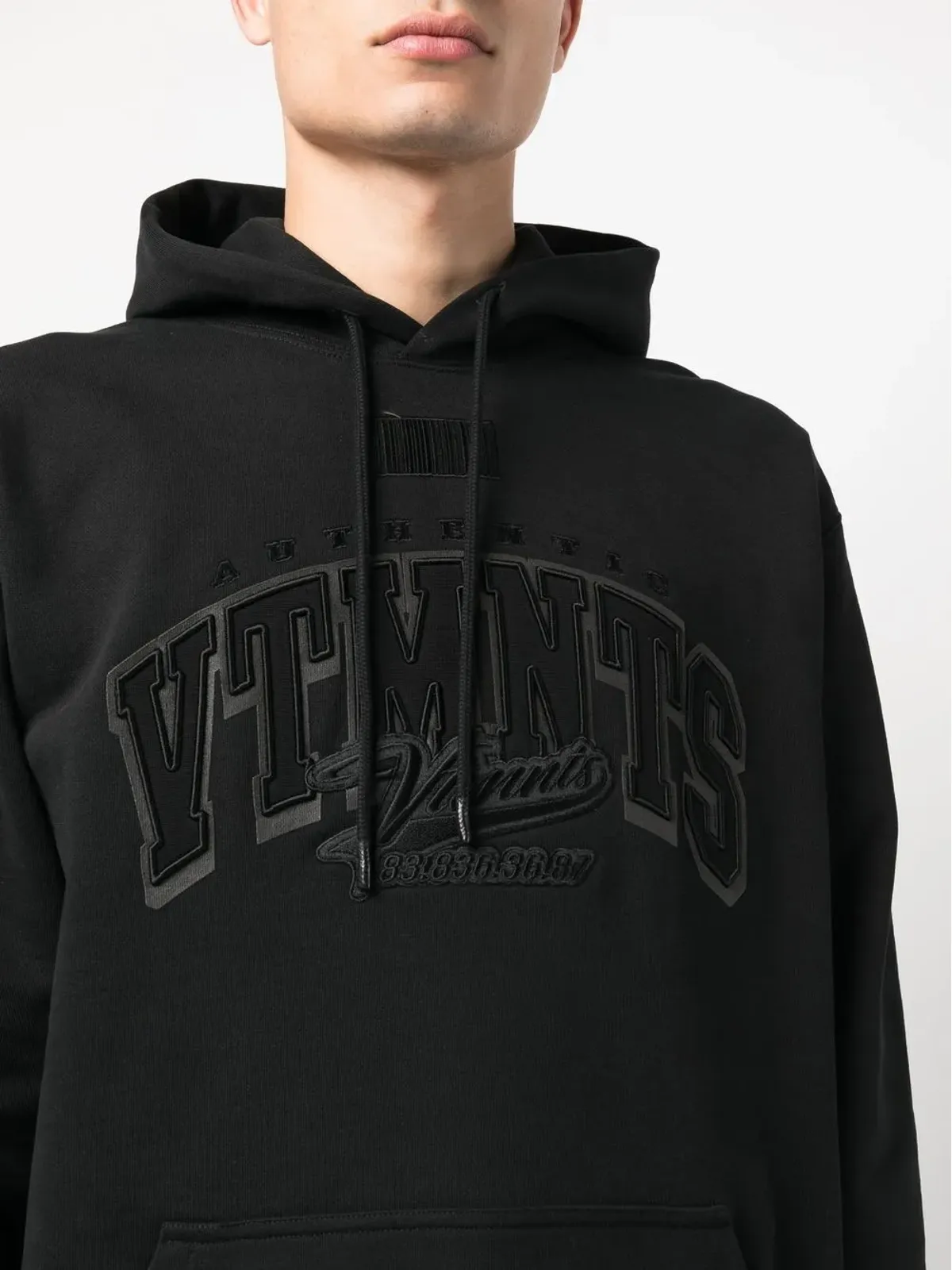 VTMNTS 刺繍ロゴ入り長袖フーディー - 画像5