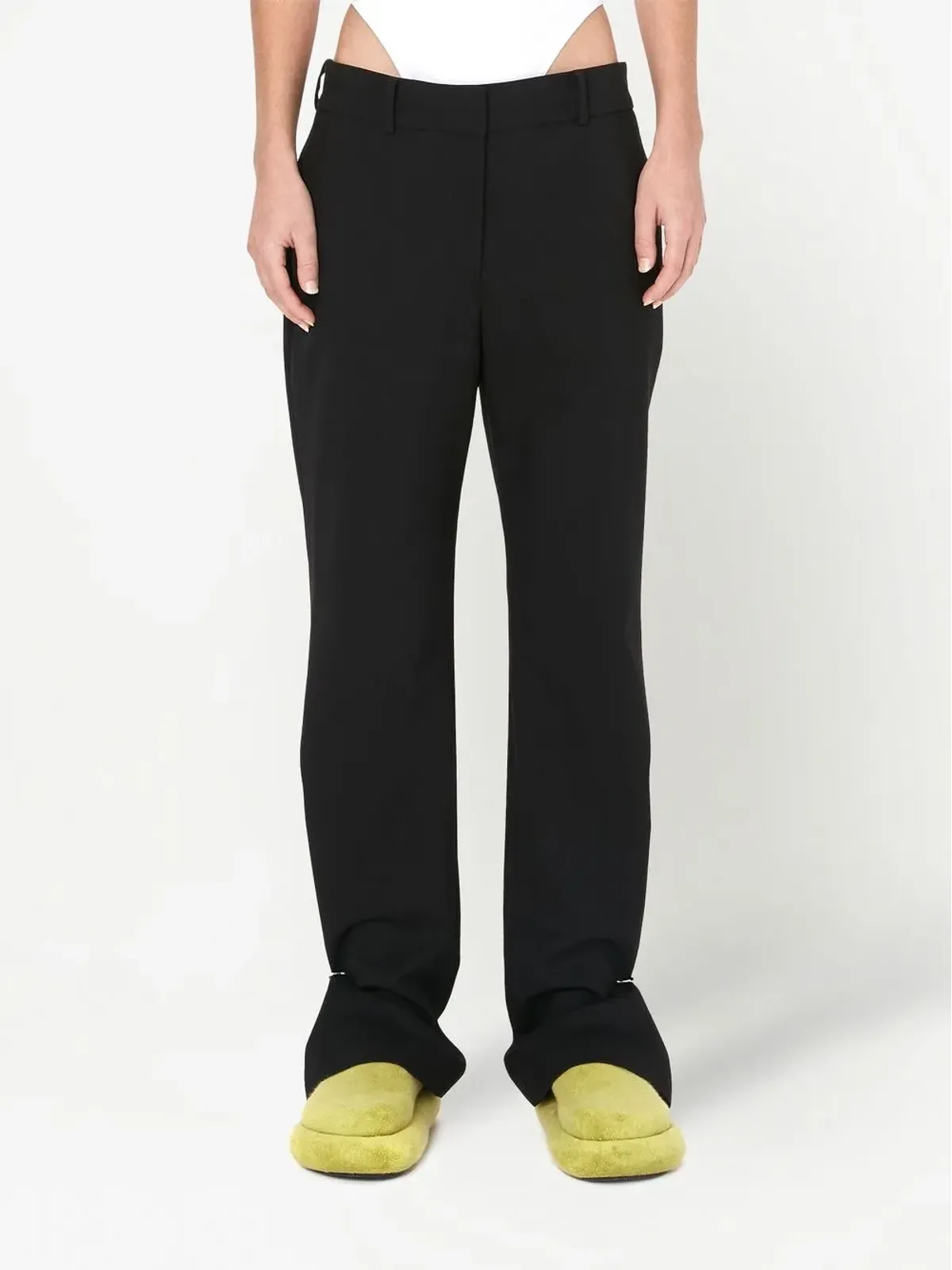 JW Anderson リングディテールのスリムパンツ - 画像3