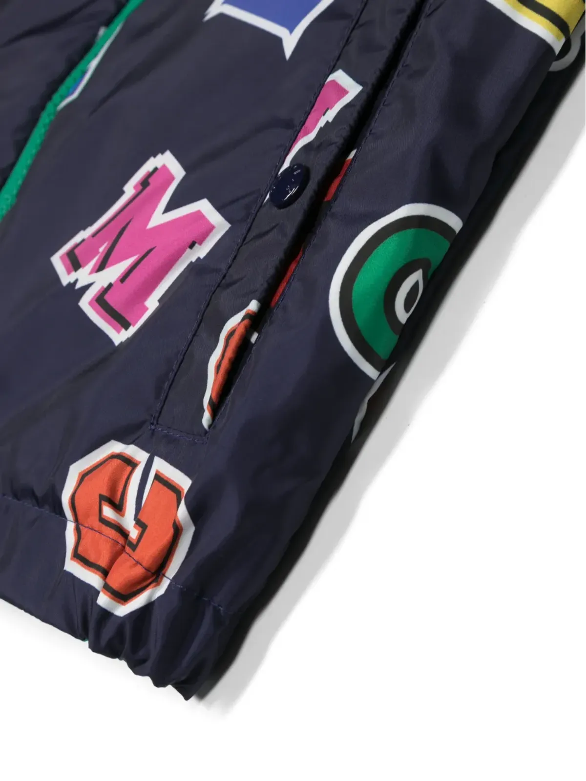 Moncler Enfant アルファベット柄のパディング入りフード付きジャケット - 画像3