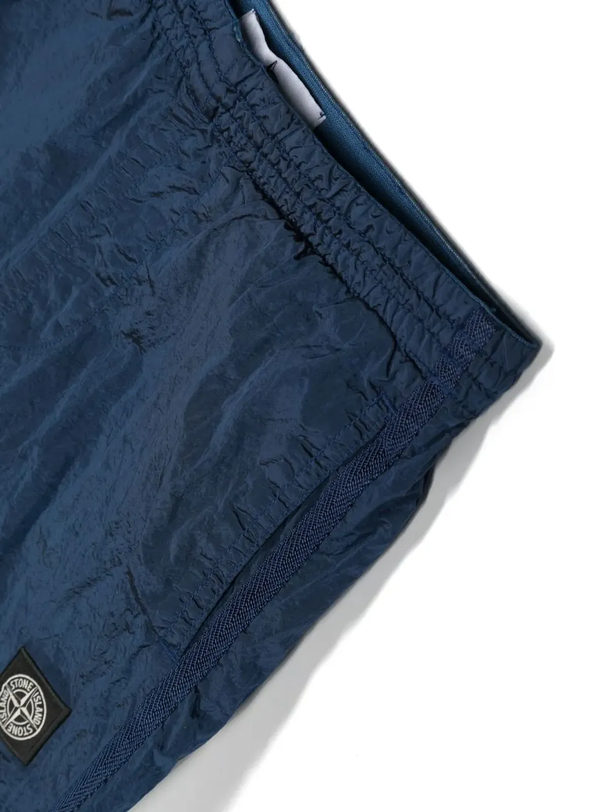 Stone Island Junior シワ加工ロゴパッチショーツ - 画像3