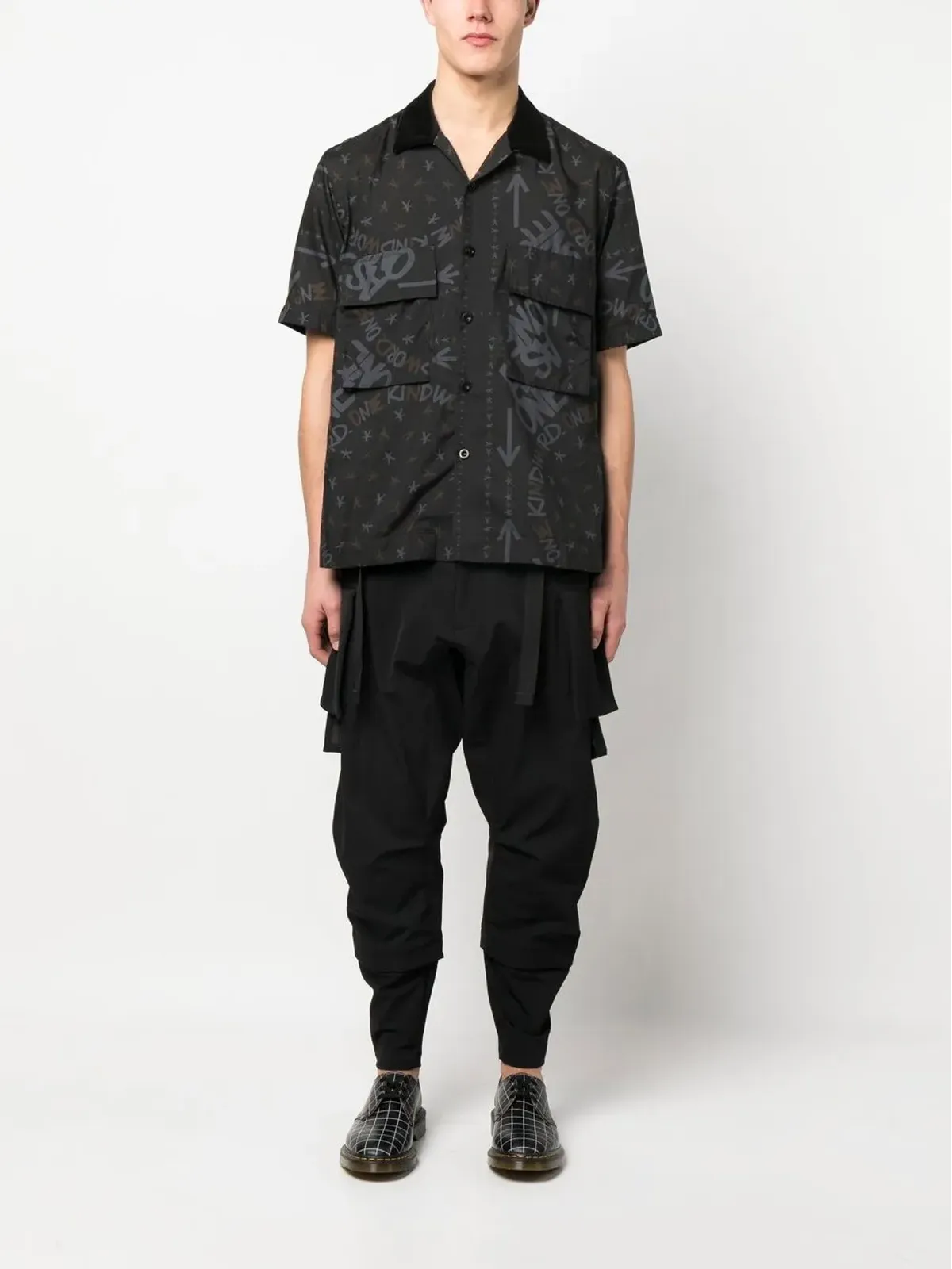 sacai グラフィックプリント半袖シャツ - 画像2