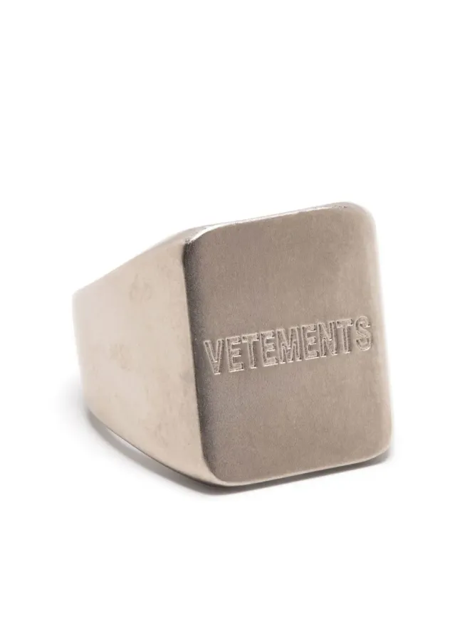 VETEMENTS VETEMENTS ロゴ入りスクエアシグネットリングの商品画像