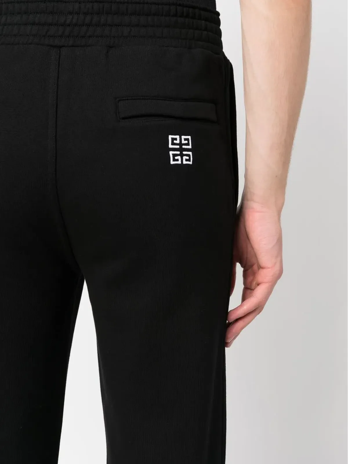Givenchy ロゴ刺繍 テーパードスウェットパンツ ブラック - 画像5