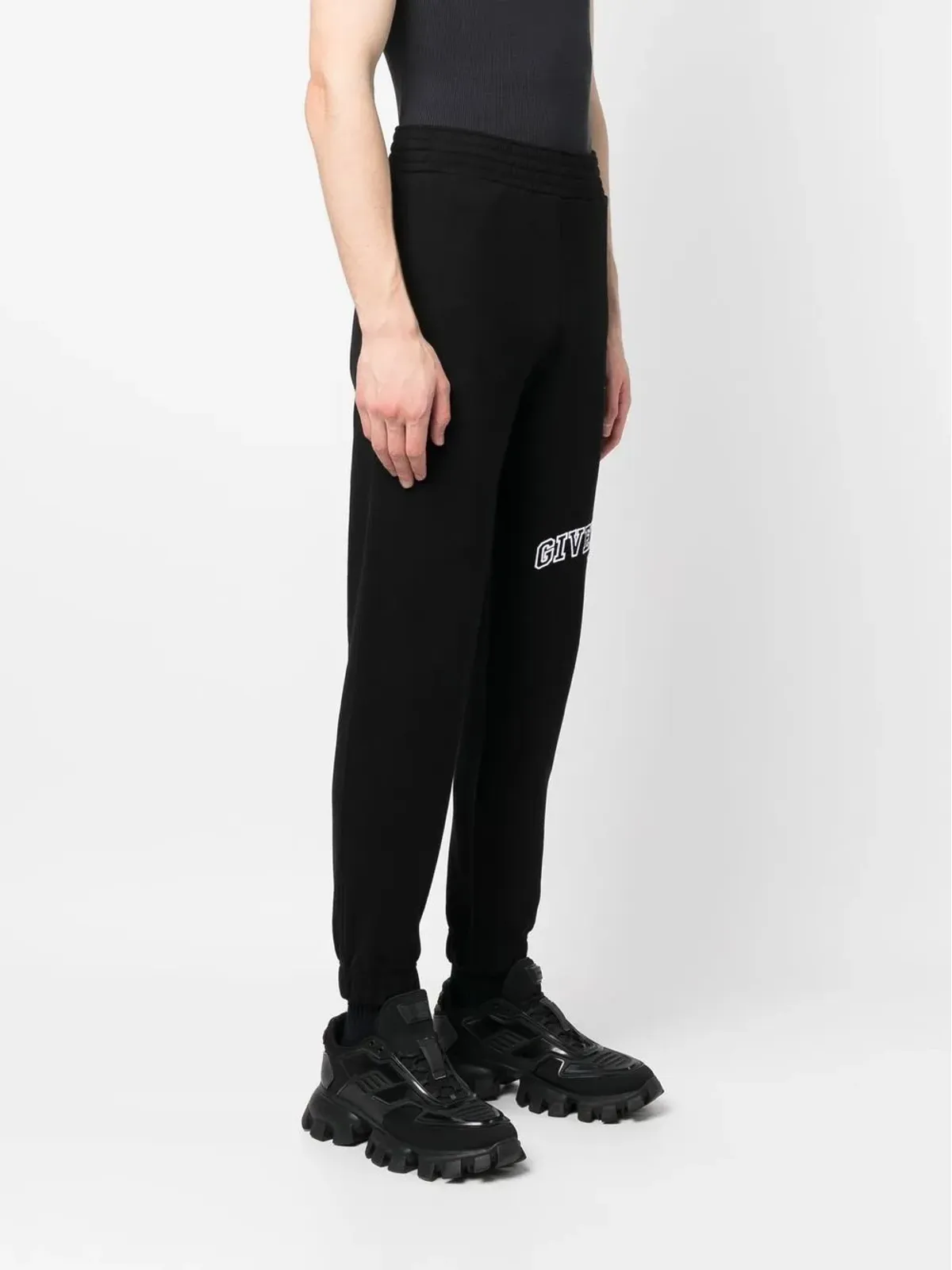 Givenchy ロゴ刺繍 テーパードスウェットパンツ ブラック - 画像3
