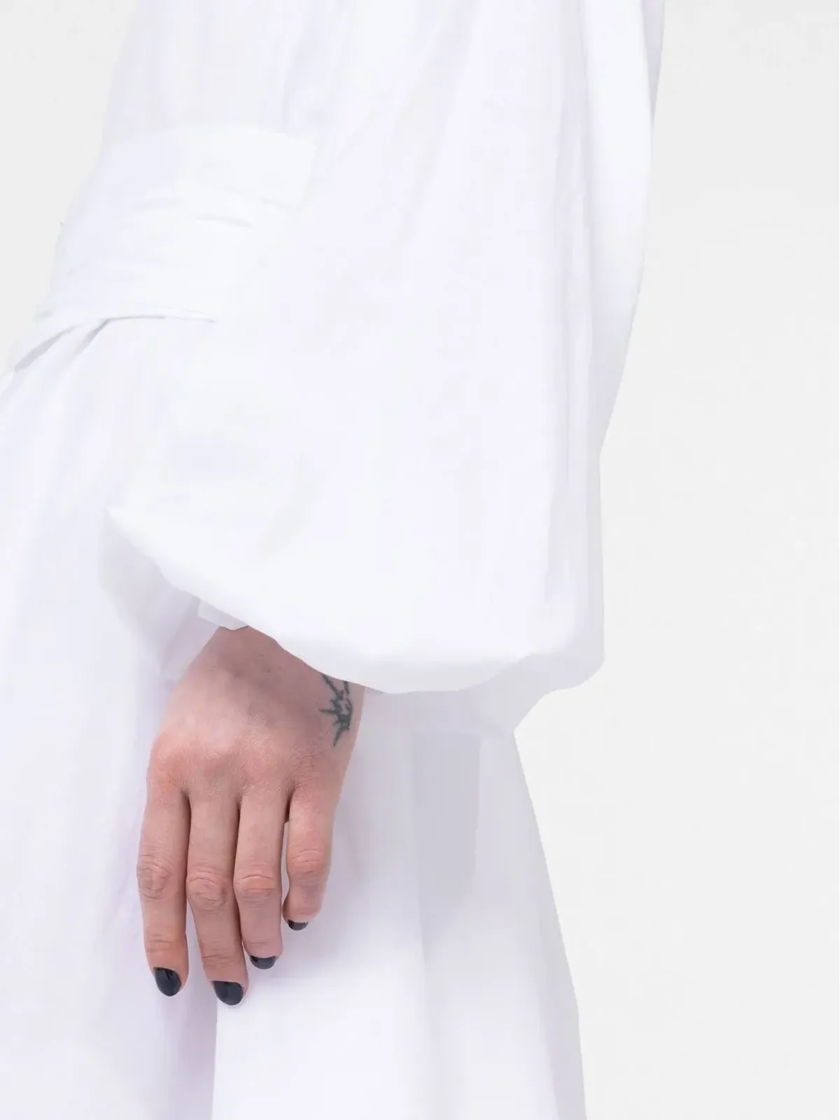 Alexandre Vauthier ホワイトのルーシュディテール長袖ミディドレス - 画像5