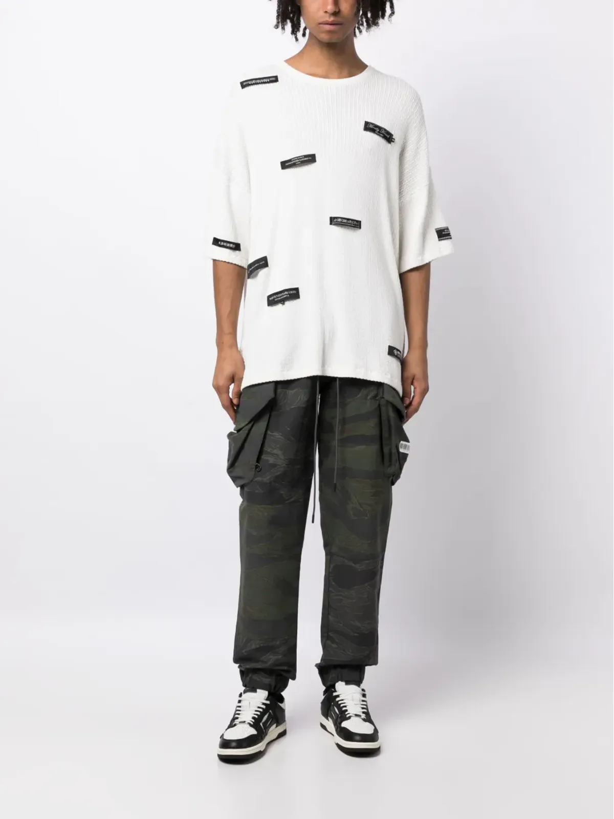 Mostly Heard Rarely Seen ロゴパッチ付きニットコットンTシャツ - 画像2
