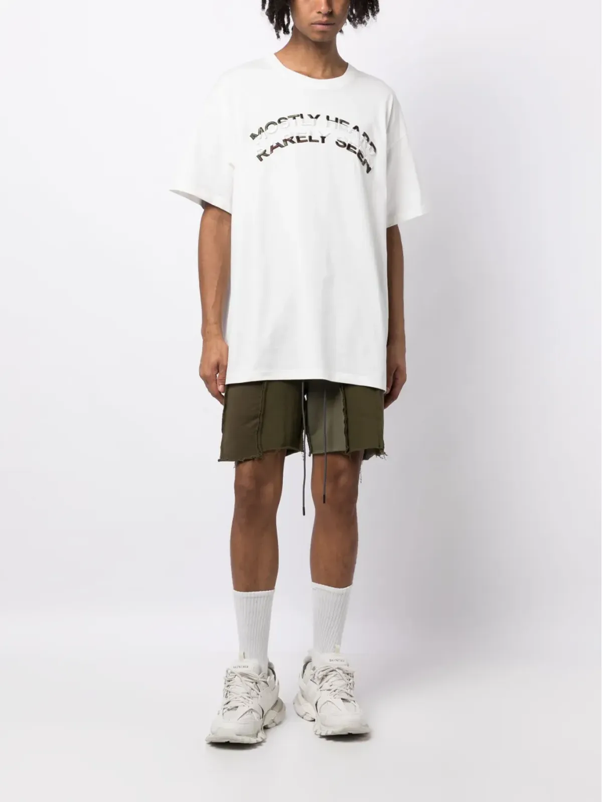 Mostly Heard Rarely Seen ロゴエンボス クルーネック Tシャツ - 画像2