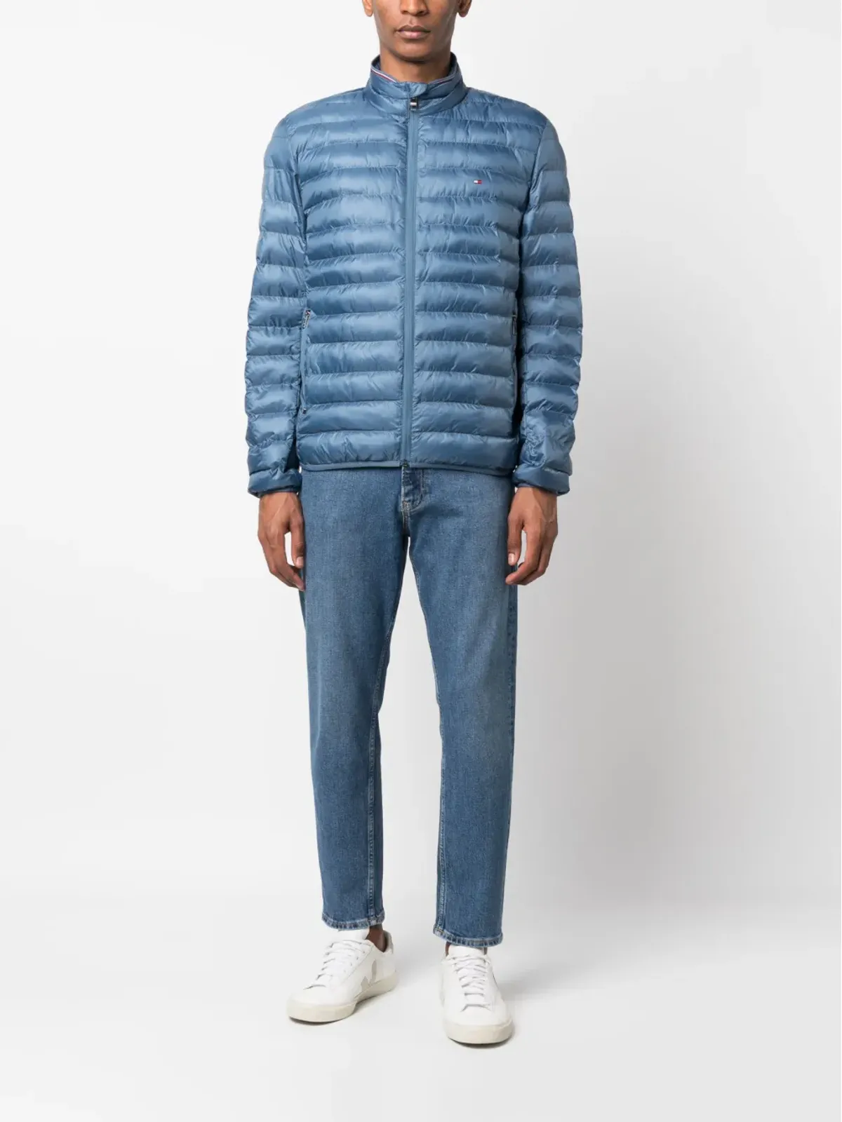 Calvin Klein ロゴパッチ ミッドライズ テーパードジーンズ - 画像2