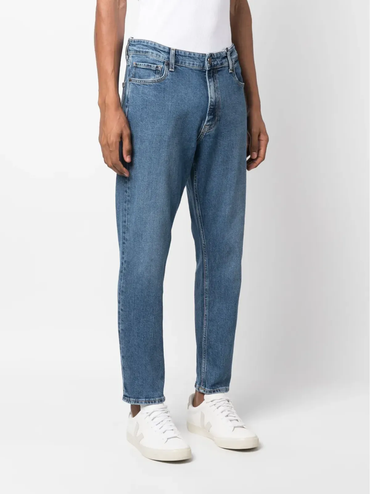 Calvin Klein ロゴパッチ ミッドライズ テーパードジーンズ - 画像3