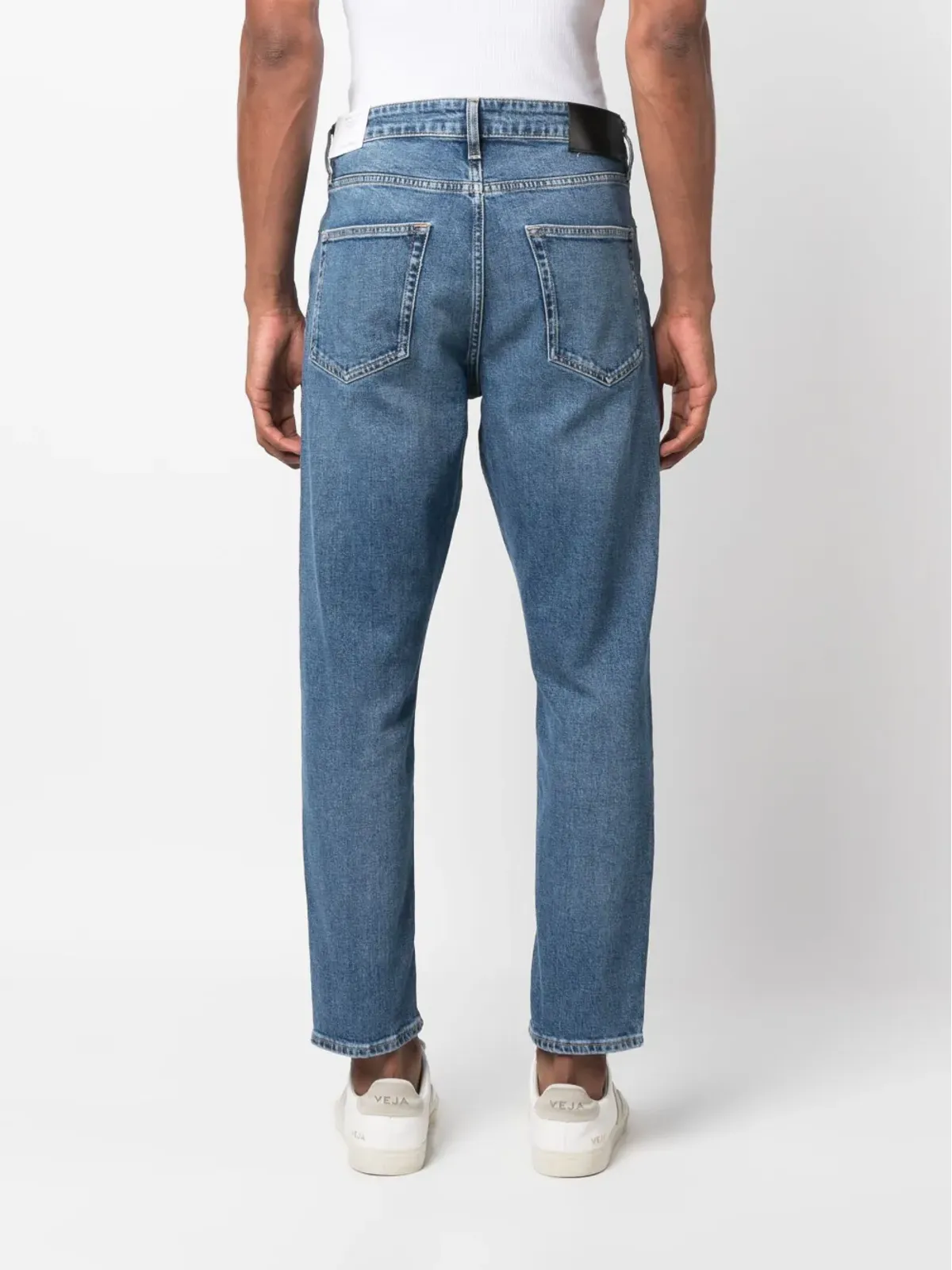 Calvin Klein ロゴパッチ ミッドライズ テーパードジーンズ - 画像4