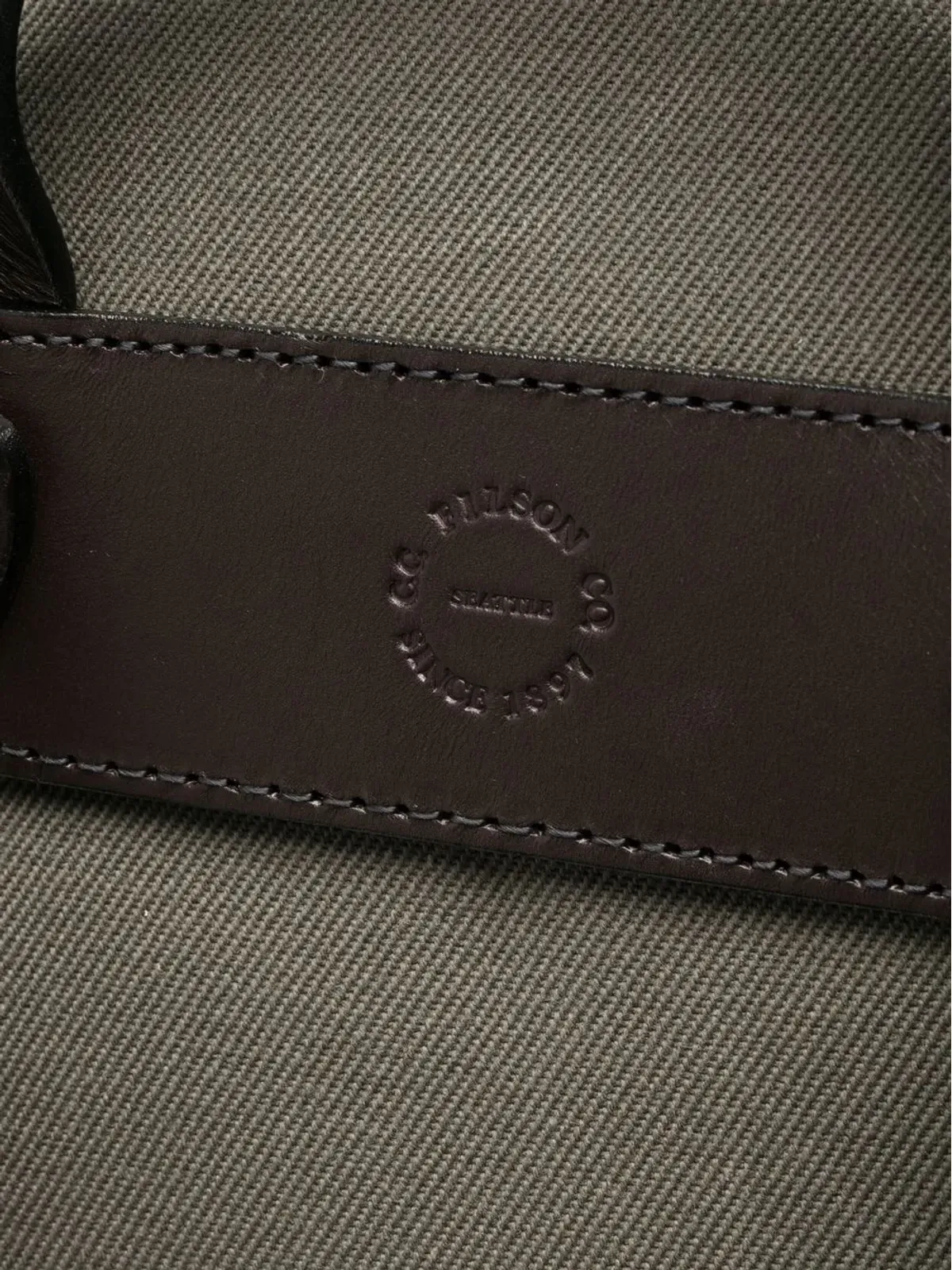 Filson 大容量キャンパスバックパック - 画像4