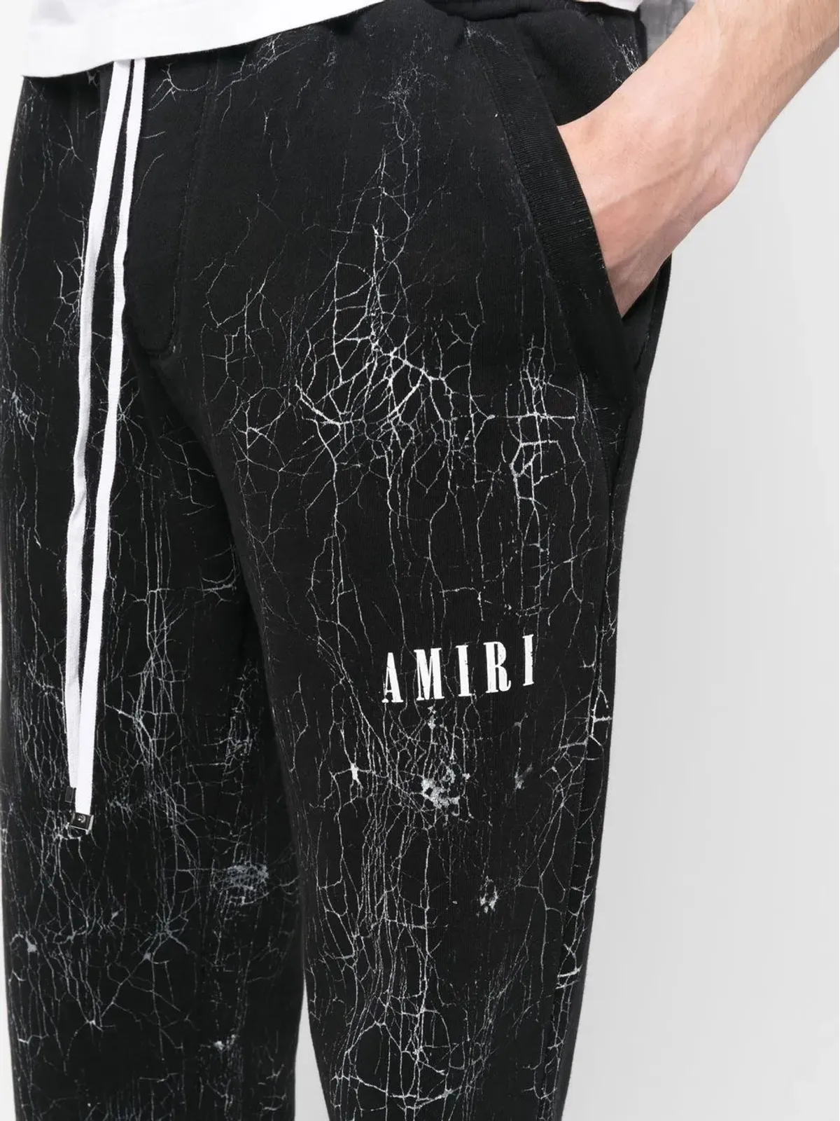 AMIRI クラックドダイ ロゴ トラックパンツ - 画像5
