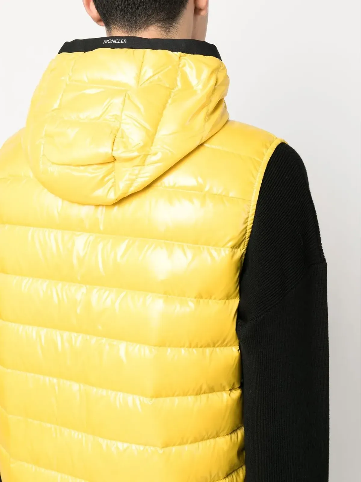 Moncler 胸元ロゴパッチ付きダウンジレ - 画像5