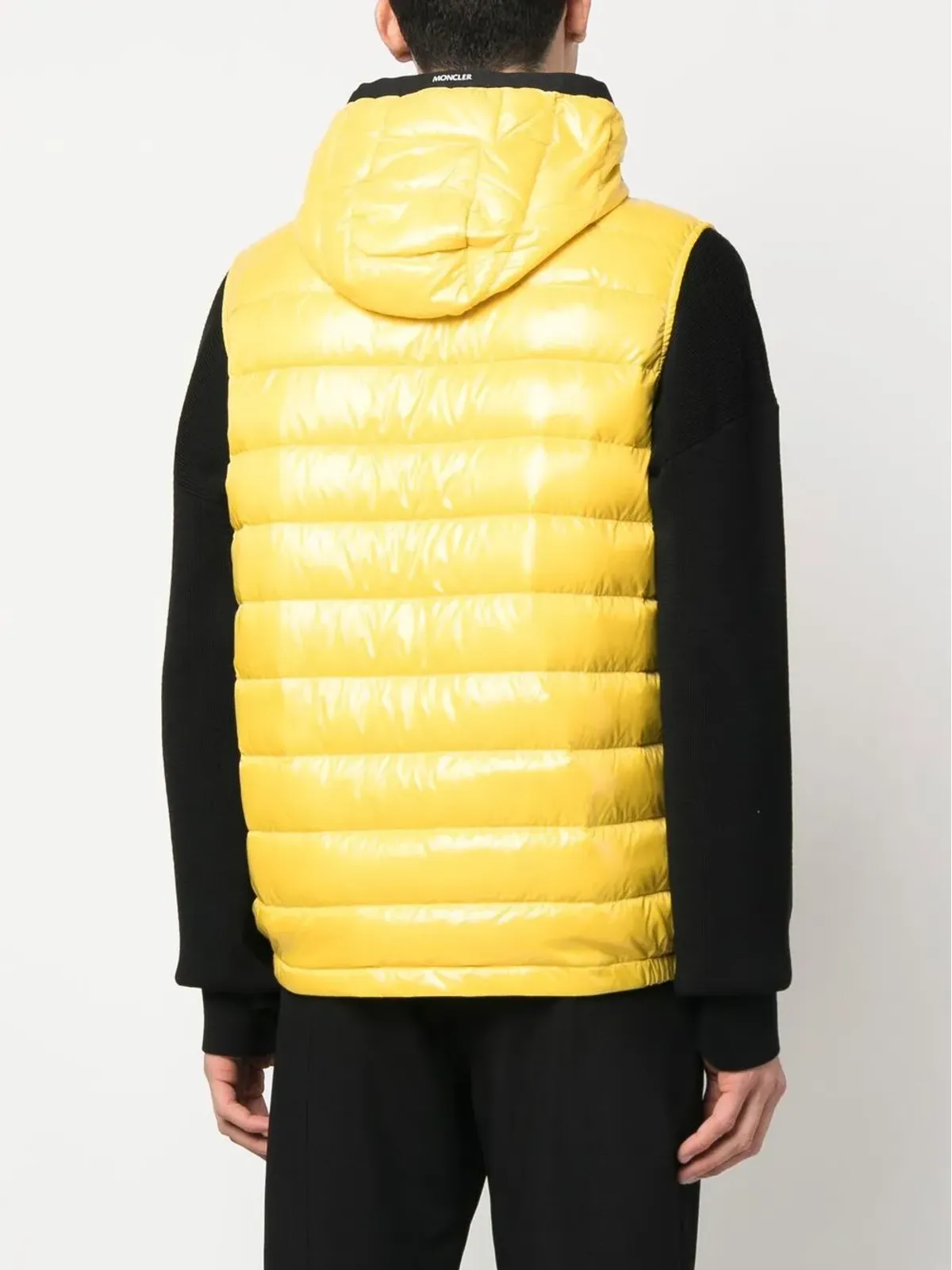 Moncler 胸元ロゴパッチ付きダウンジレ - 画像4