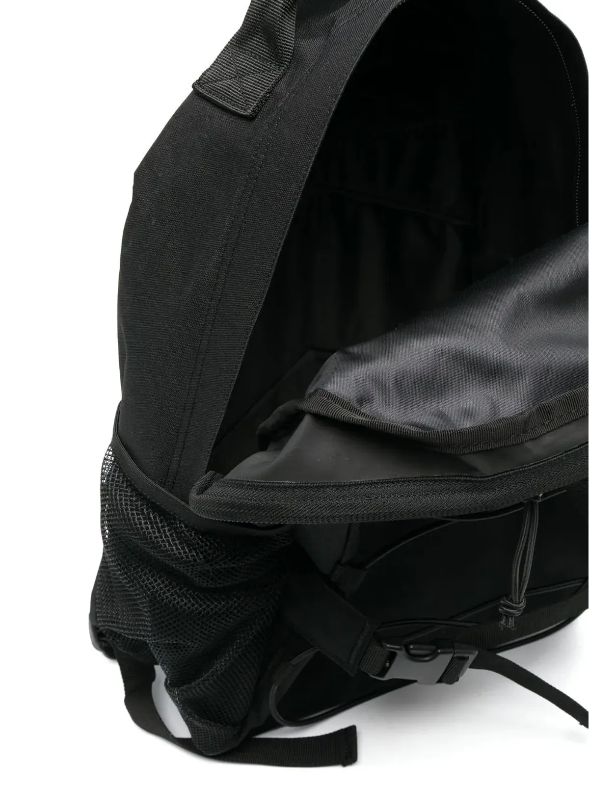 Carhartt WIP ロゴパッチジップアップバックパック（ブラック） - 画像5
