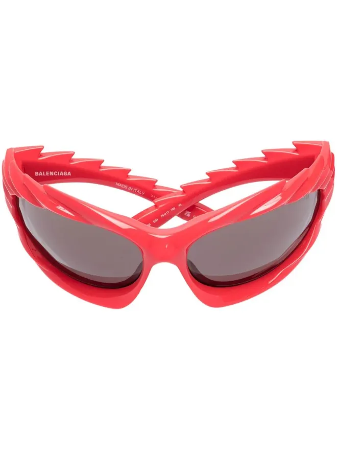 Balenciaga Eyewear Balenciaga Eyewear セラテッド・ジオメトリックフレーム サングラス - レッドの商品画像