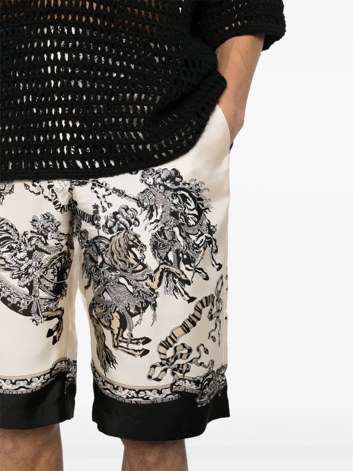 Gucci バロック柄シルクショートパンツ - 画像5