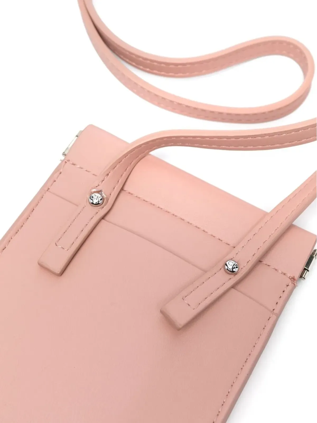 Calvin Klein ロゴエンボスフォンポーチ - 画像2
