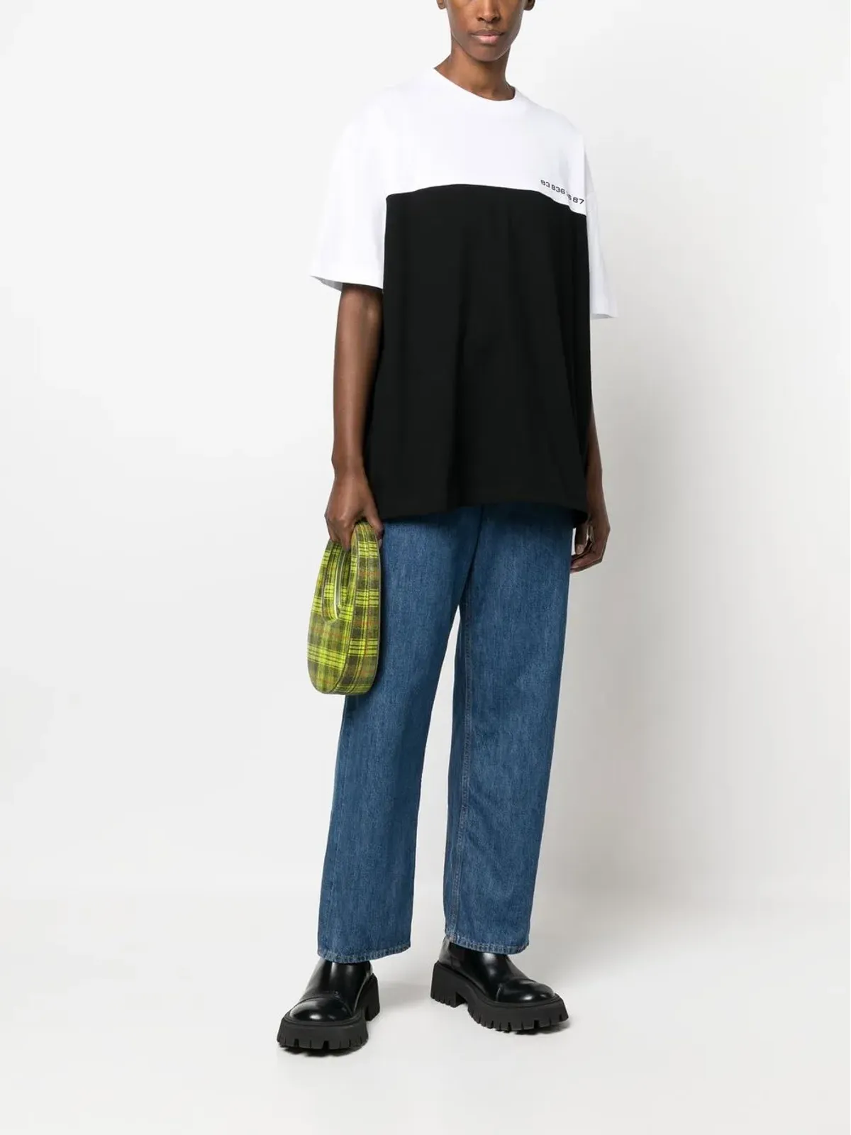 VTMNTS ブラックの番号プリント ツートーンTシャツ - 画像3