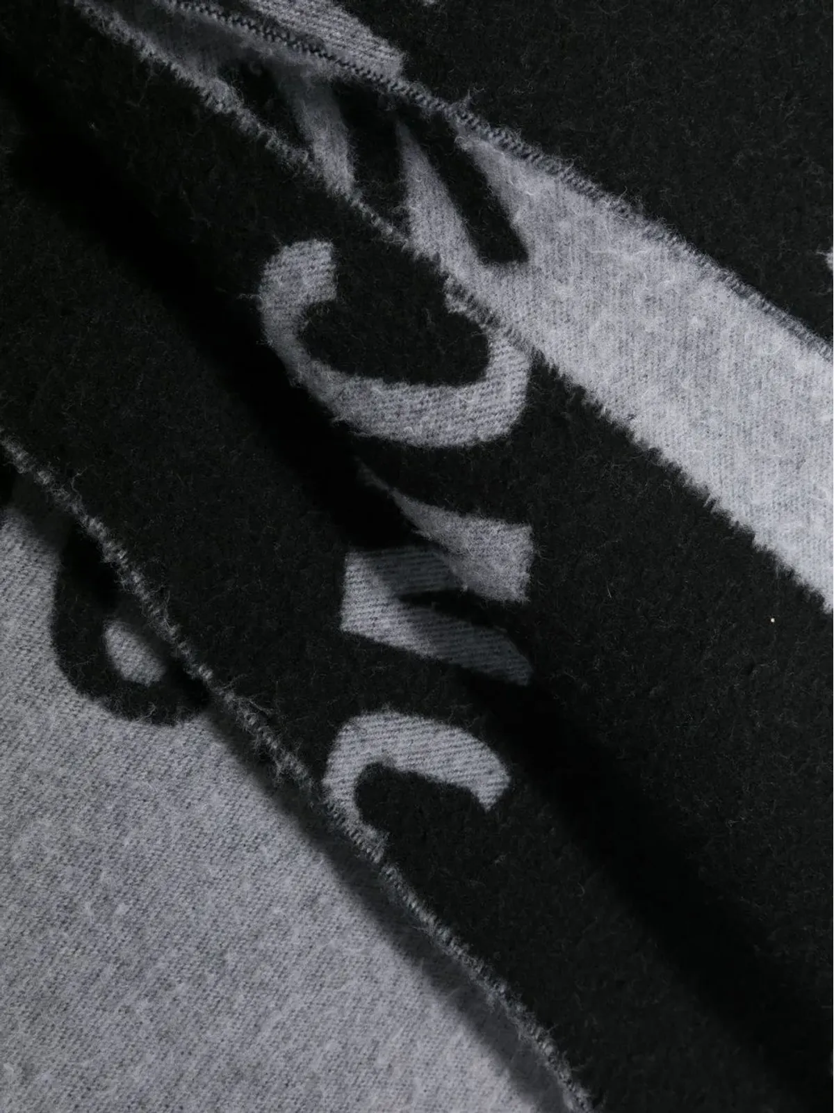 Balenciaga フリンジ付きジャカードロゴスカーフ - 画像3