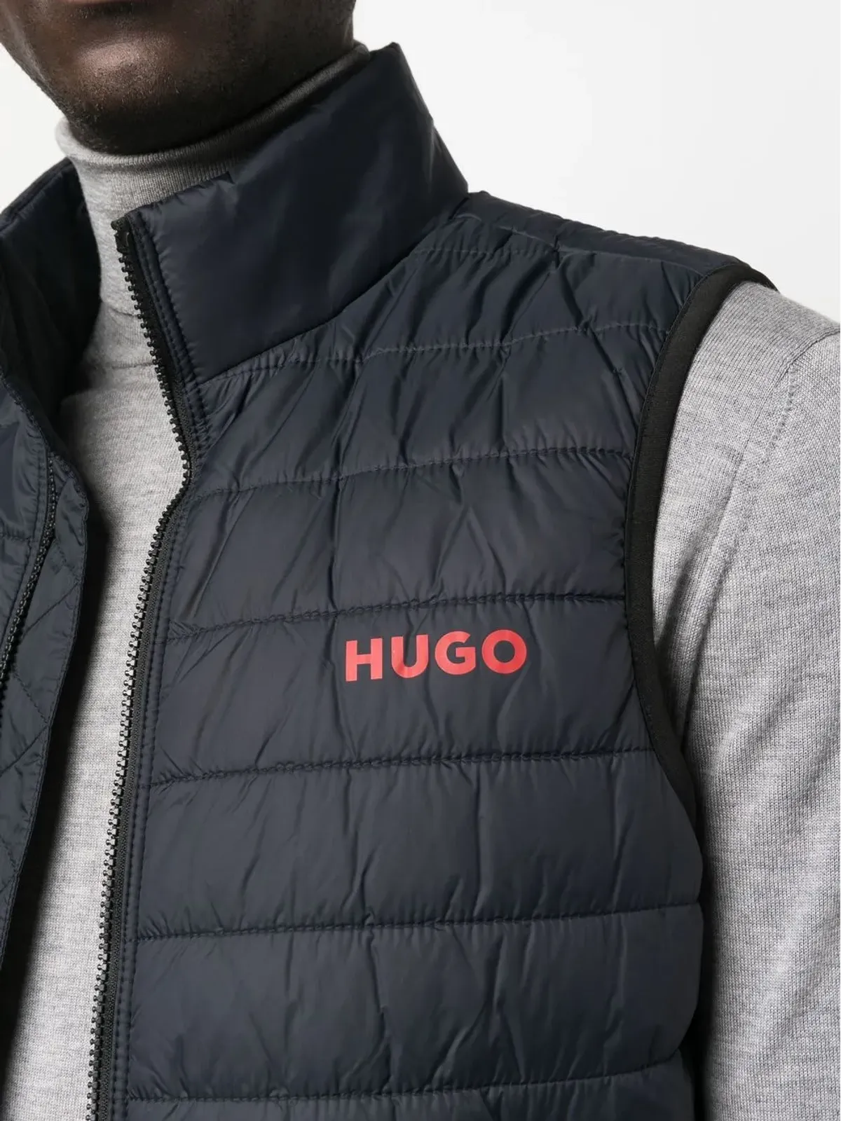 HUGO ロゴプリント入りパデッドジレ - 画像5