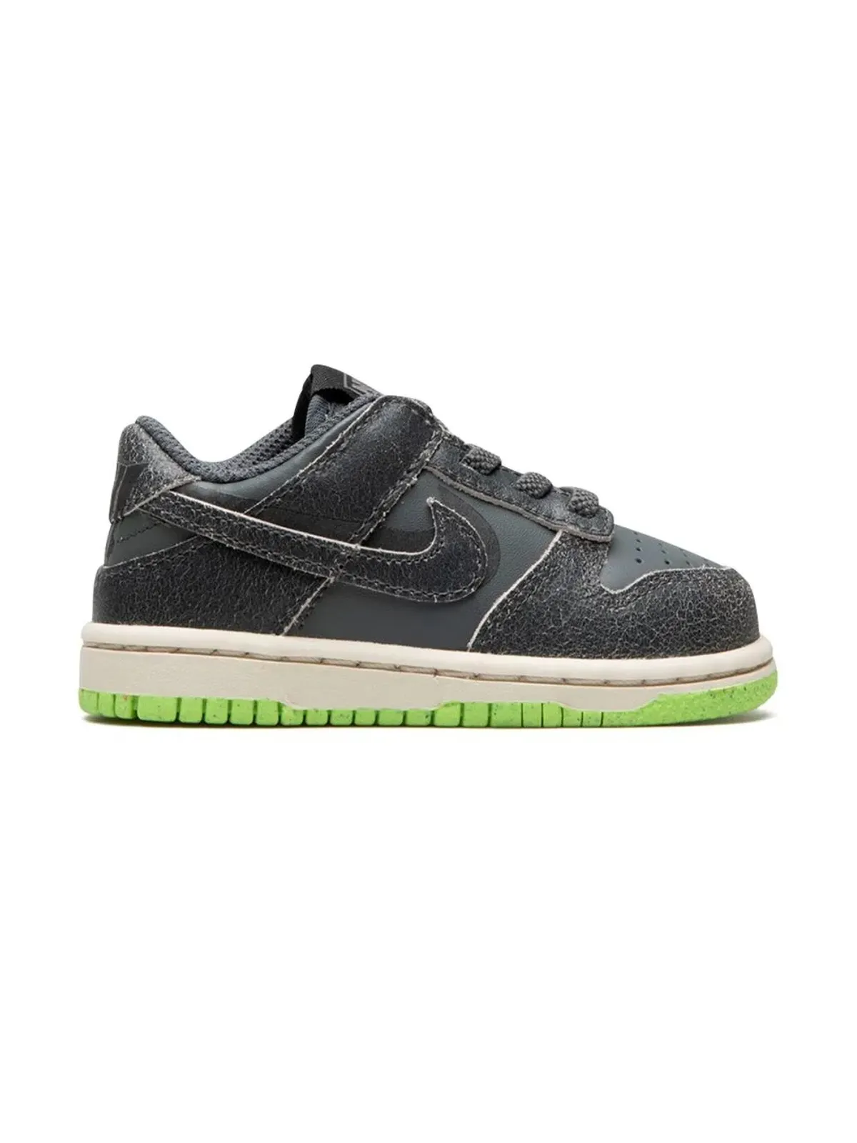 Nike Kids ダンク ロー SE Halloween Cauldron スニーカー - 画像2