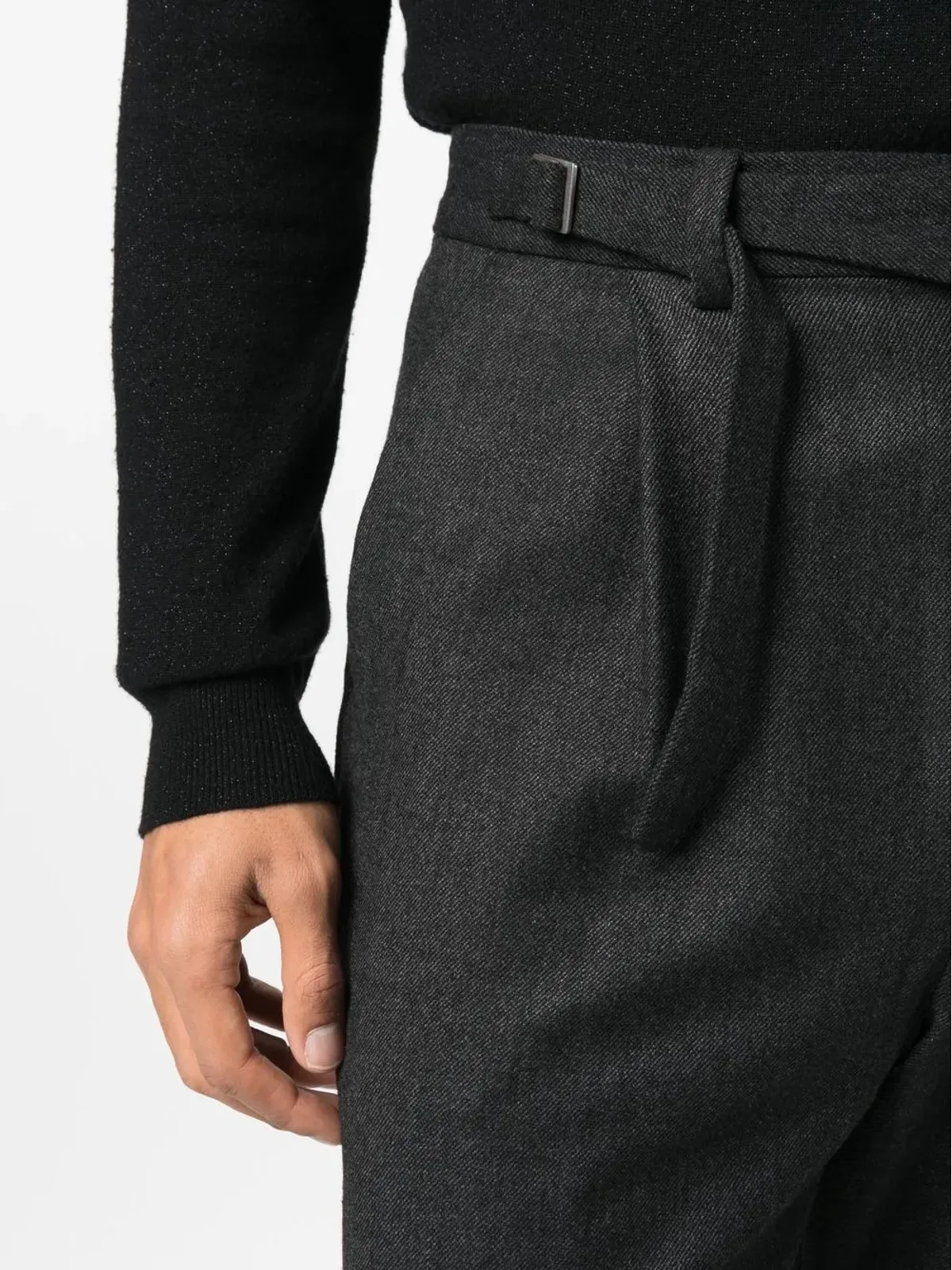 White Mountaineering グレーのクロップドテーパードパンツ - 画像5