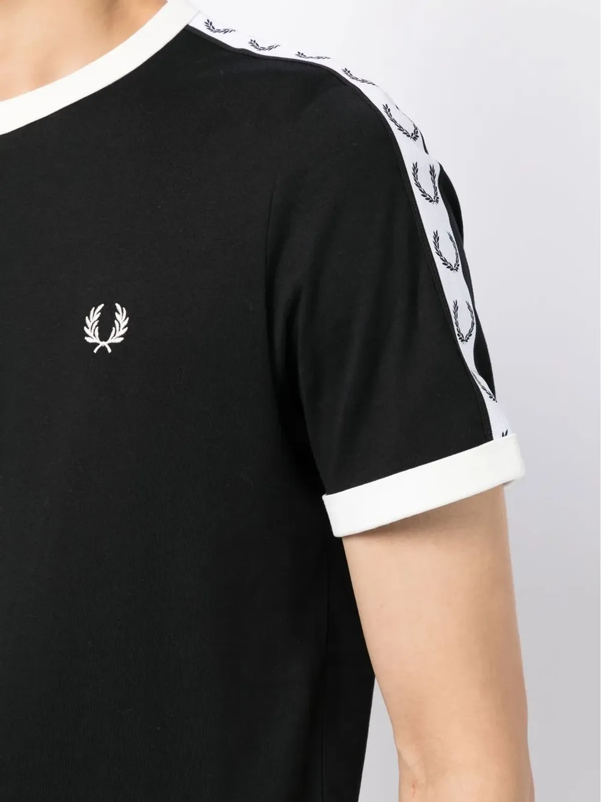 Fred Perry ロゴテープ コットンTシャツ - ブラック - 画像5