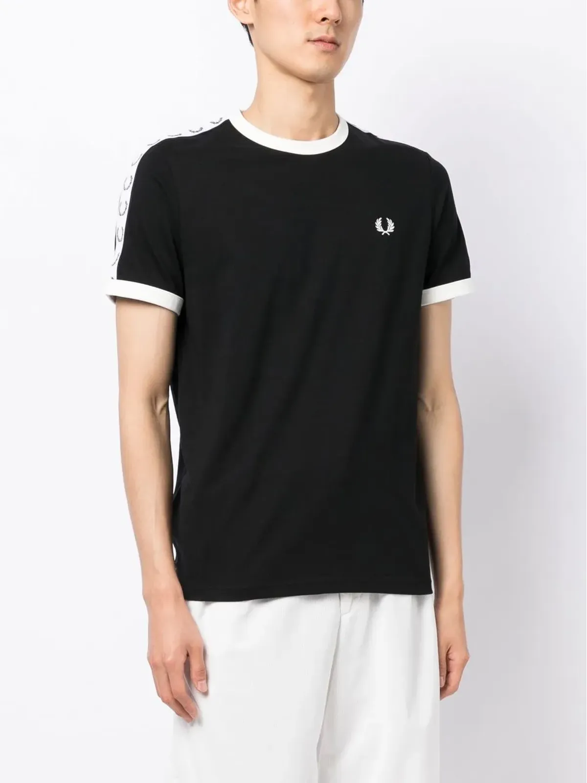 Fred Perry ロゴテープ コットンTシャツ - ブラック - 画像3