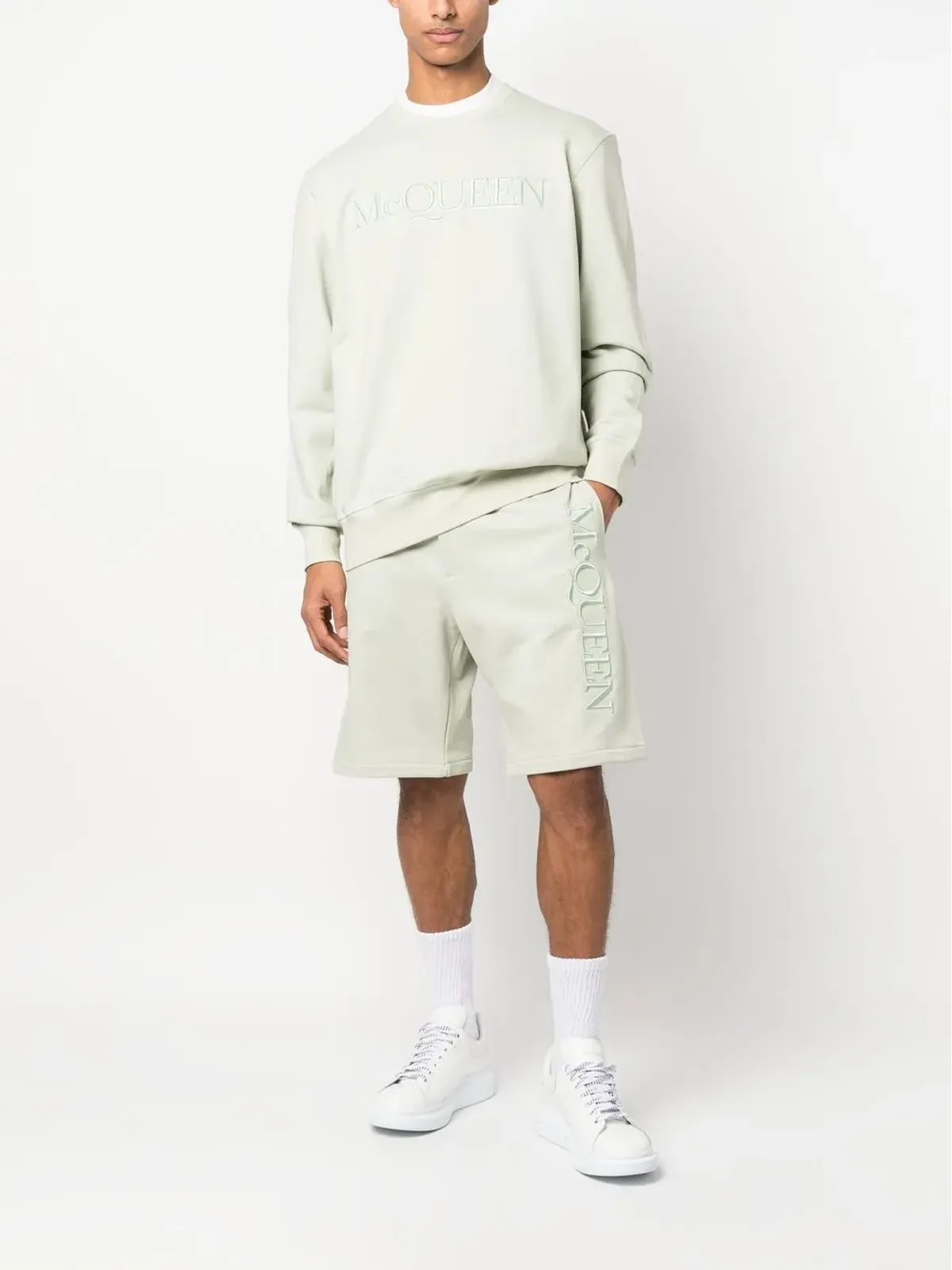 Alexander McQueen embroidered-logo Bermuda shorts - Green - 画像2