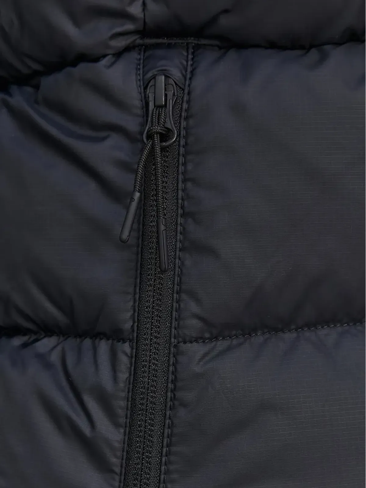 Helly Hansen フード付きパッド入りデザインジャケット - 画像4