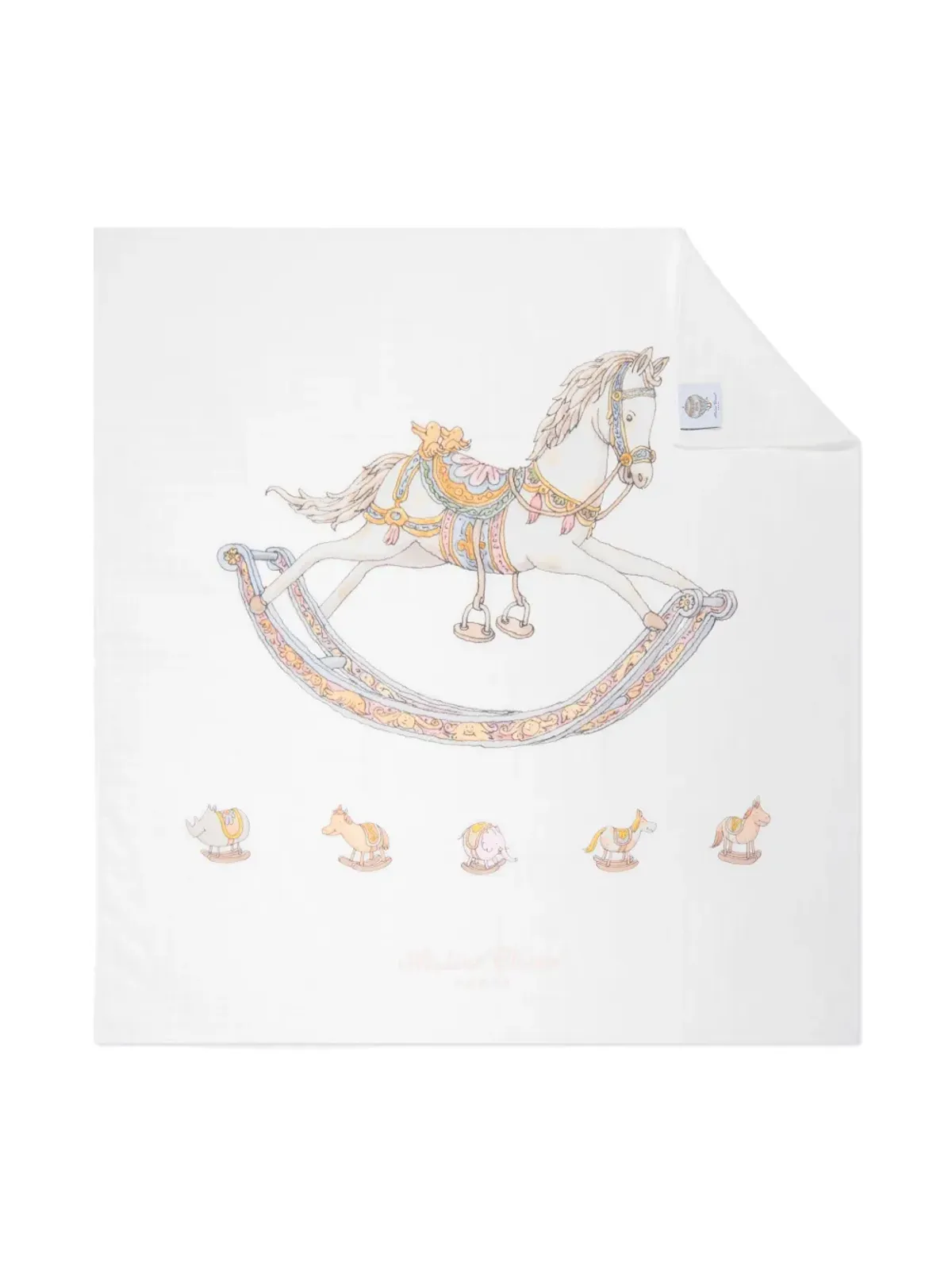 Atelier Choux おもちゃの馬プリント入り オーガニックコットン ビブとブランケットセット - White - 画像4