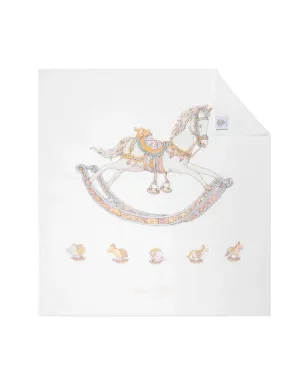 Atelier Choux おもちゃの馬プリント入り オーガニックコットン ビブとブランケットセット - White - サムネイル4
