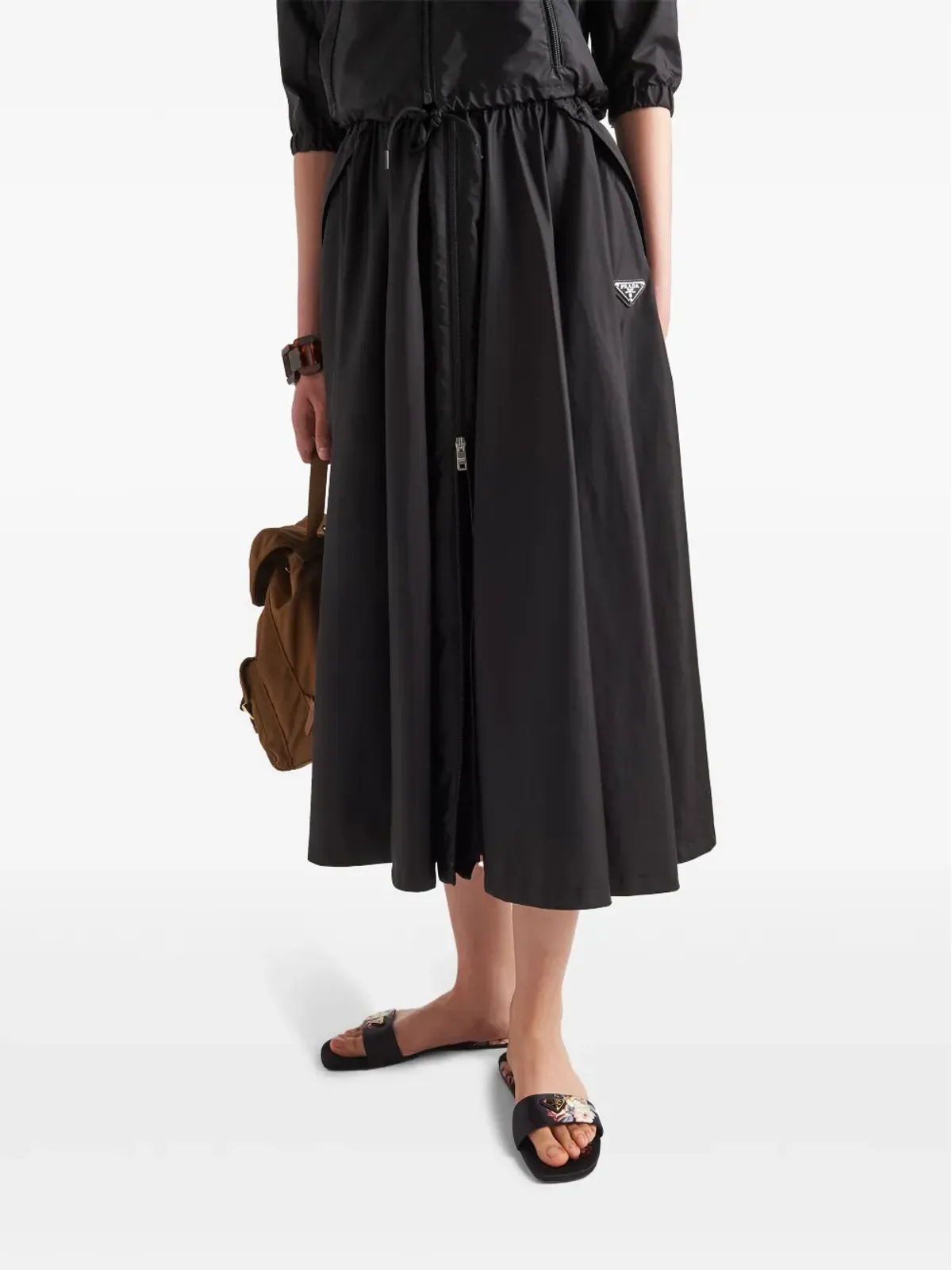 Prada トライアングルロゴ ジップ付きミディスカート ブラック - 画像4